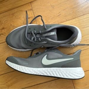 Nike Revolution Running Shoes 5Y ( size-7 womens )